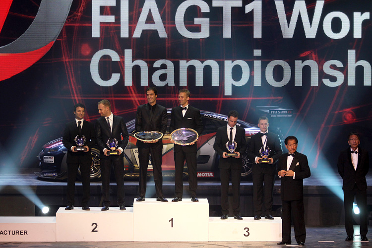 Stefan Mücke/2nd from left at the FIA-Gala in New Delhi